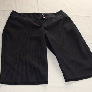 THE LIMITED Black PIN-STRIPE "CASSIDY Fit" CROP Capri Pant Sz 6 (14 Inch Inseam)